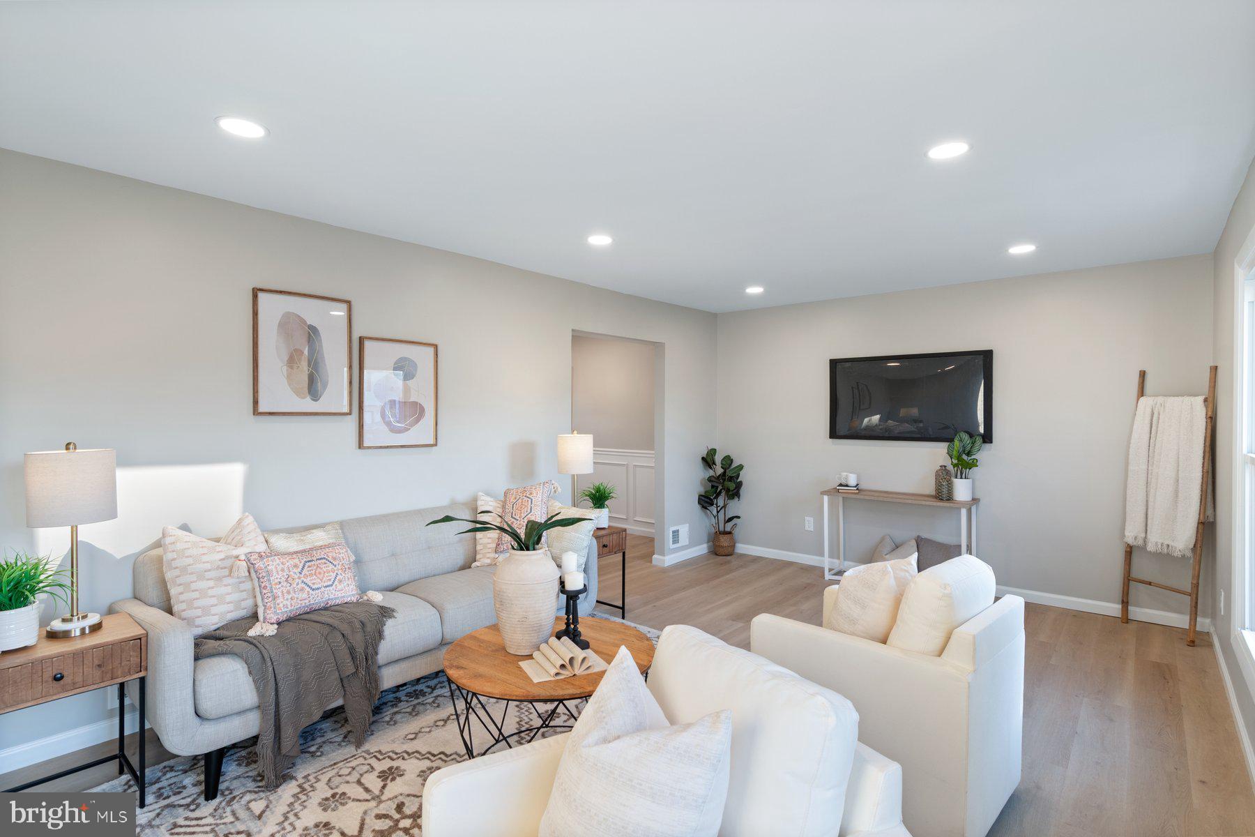 EDGEWATER VILLAGE - Residential