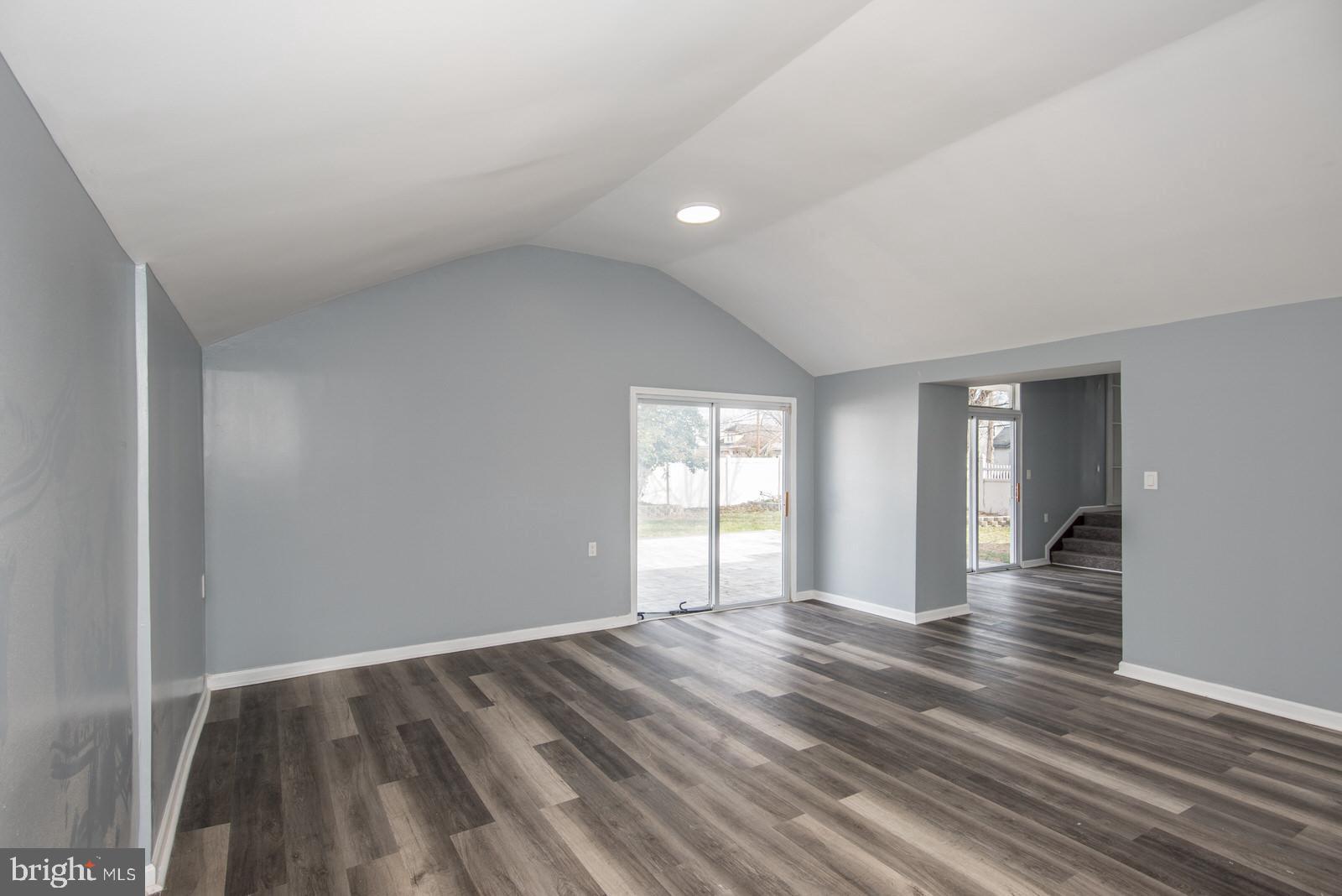 EDGELY - Residential