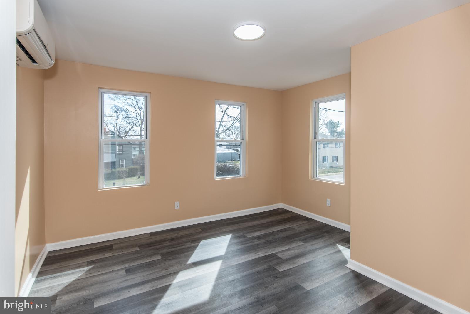 EDGELY - Residential