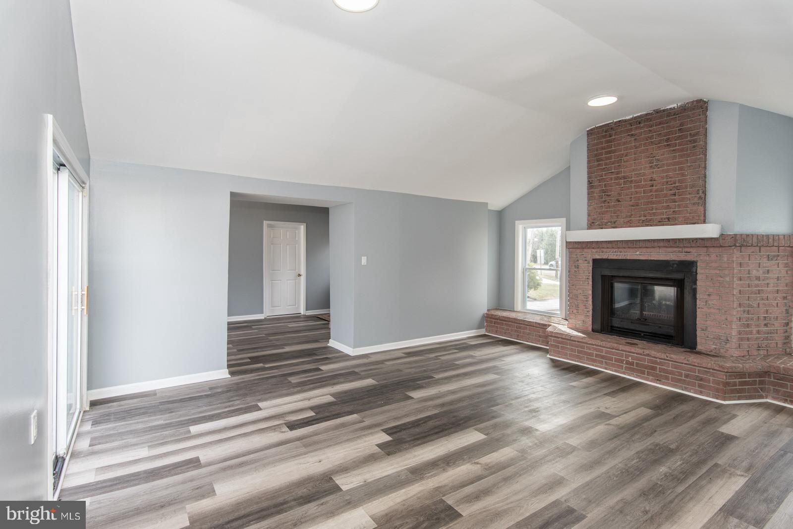 EDGELY - Residential