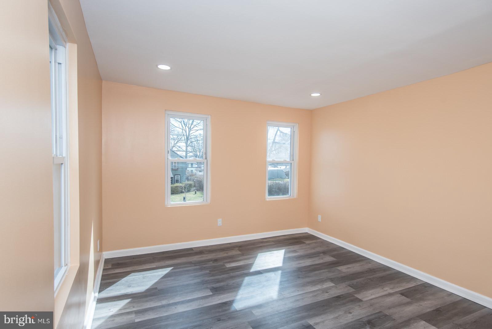 EDGELY - Residential