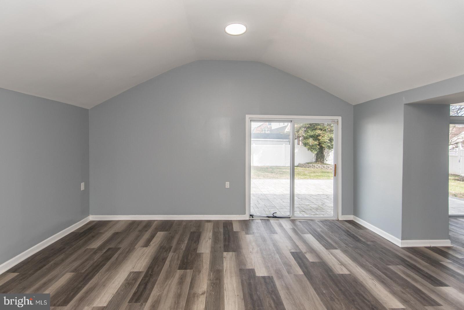 EDGELY - Residential