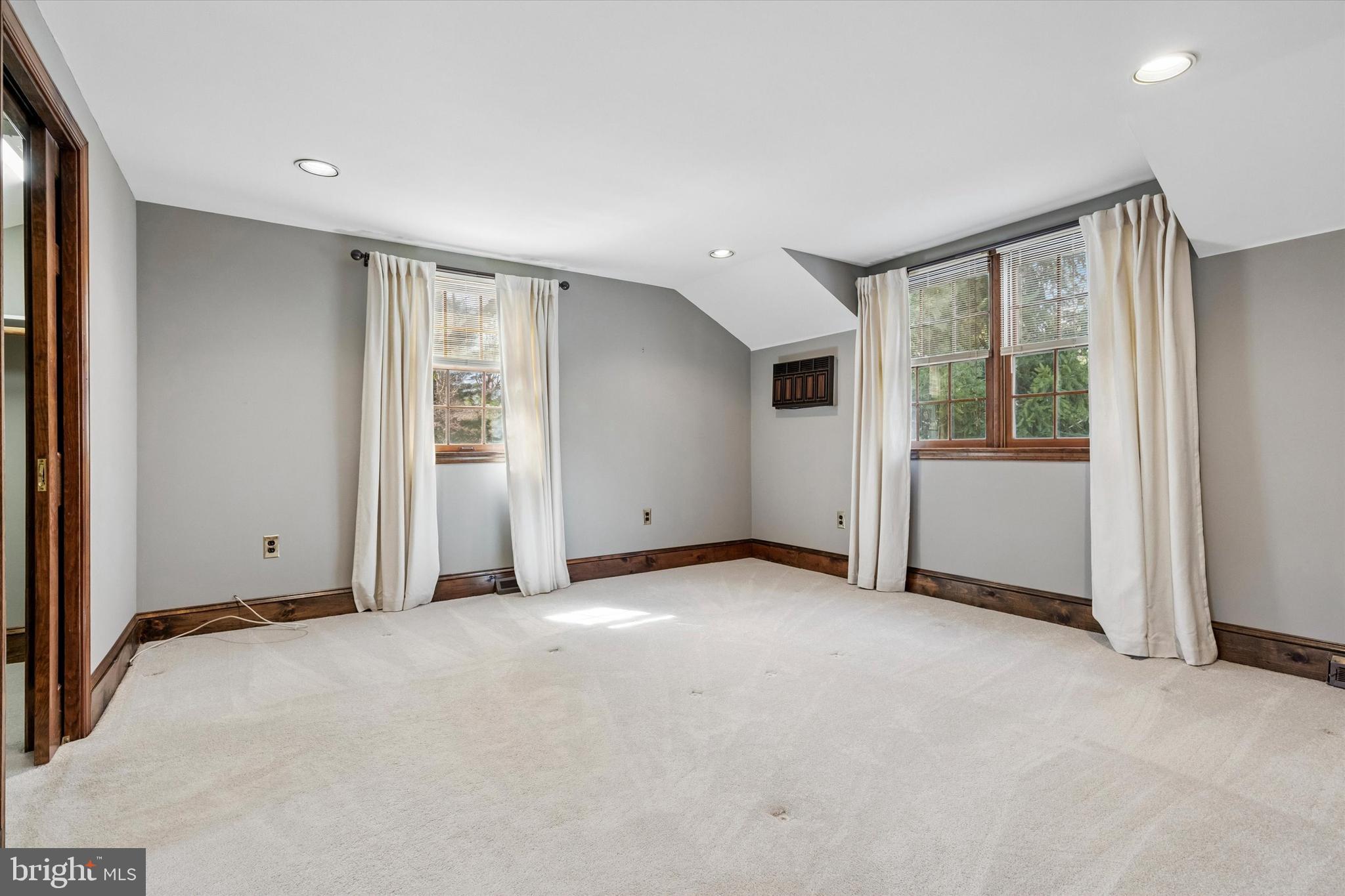 WOODS OF PEBBLE HI - Residential