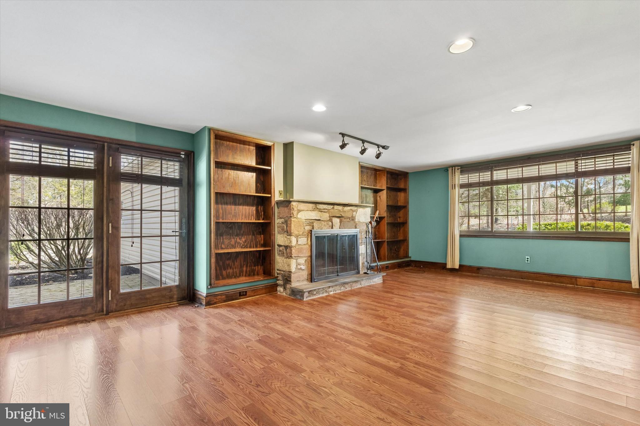 WOODS OF PEBBLE HI - Residential