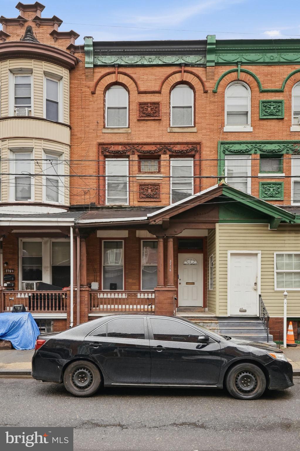 3716 N CARLISLE STREET