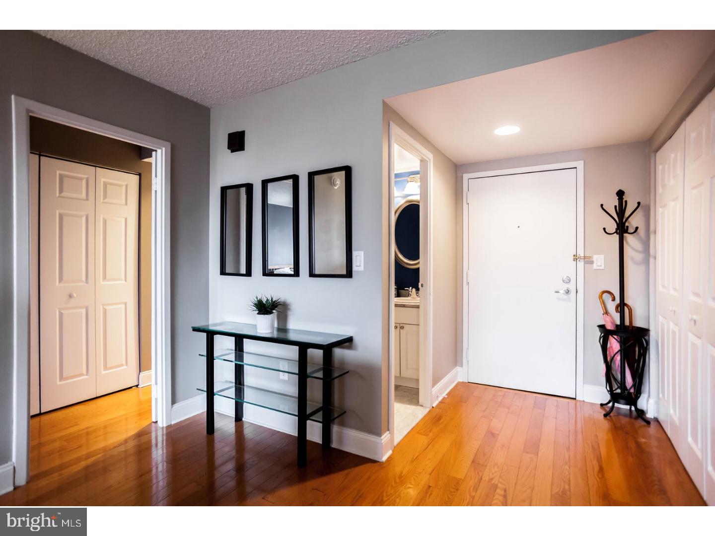 SOCIETY HILL - Residential