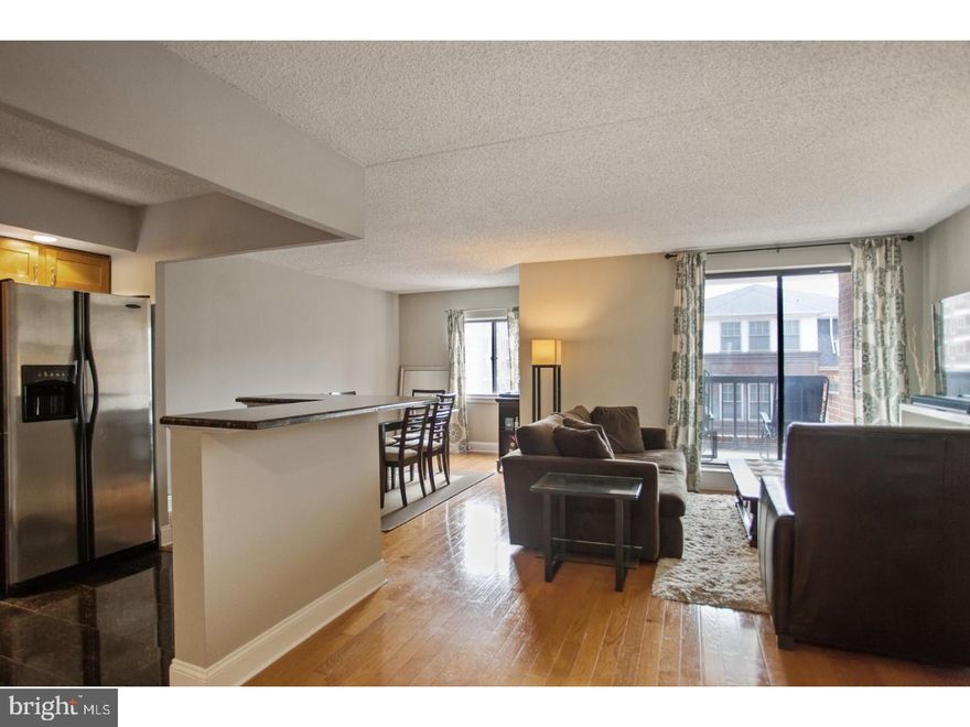 A Terrific Bright & Spacious -  Pristine Condition. 1 Bedroom, 1.5 Baths (850 Sq Ft) Condo in Abbotts Square. Featuring an Open & Spacious Floor-plan, Hardwood Floors T/O, Washer, Dryer in your Unit, High Ceilings, Large Rooms, Open Kitchen & Dining Room. The Living Room opens onto your own Nice Size Balcony facing West with Great Sunsets & Center City (Liberty/Comcast Tower) Views. The Unit has a Newly Renovated Kitchen, Granite Counter-tops with Back-splash, and a Breakfast Bar.   The full bath features a shower/tub with glass doors and tiled floor; the half bath is also tiled floor. There are 4 Large Closets. The Main Bedroom is a Walk in and the 3 others have been all Custom Fitted with the Elfa Shelving System. This Great Unit is located on the sought after Quiet 5th Floor West Facing. Abbotts Square is a full-service building with a 24-hour door-person, and fitness center.  There is onsite parking available for residents only for an additional fee or street parking is available with a city permit. Location is perfect for someone who enjoys a true neighborhood feeling in the city, enjoys Headhouse Farmer's Market, Spruce Street Harbor Park, Penn's Landing or some of the city's best restaurants and entertainment.  CVS and WAWA within a minute of walking outside your front door!  Do not miss this opportunity to live where there is no end to convenience!