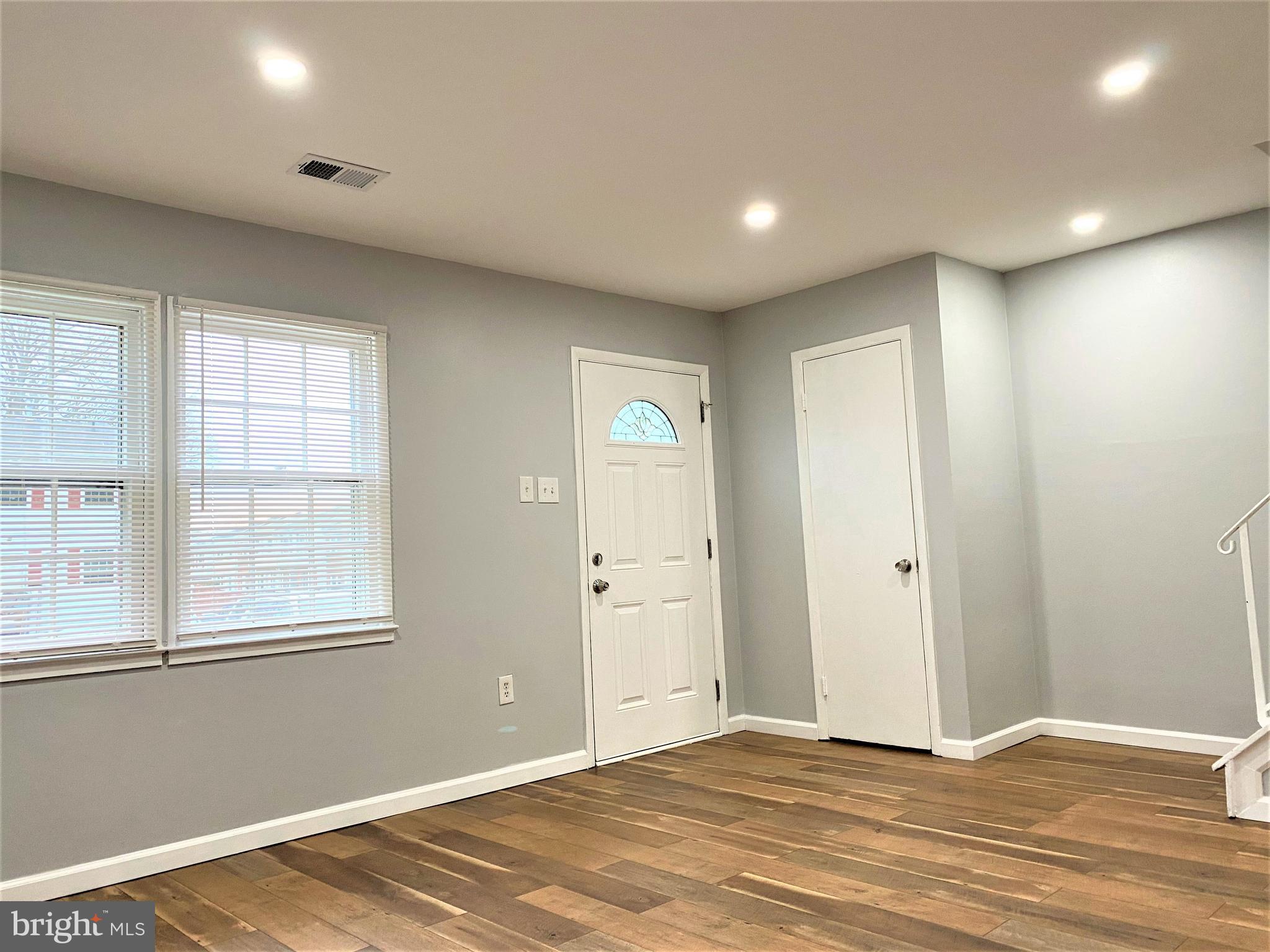 VILLAGE GATE - Residential