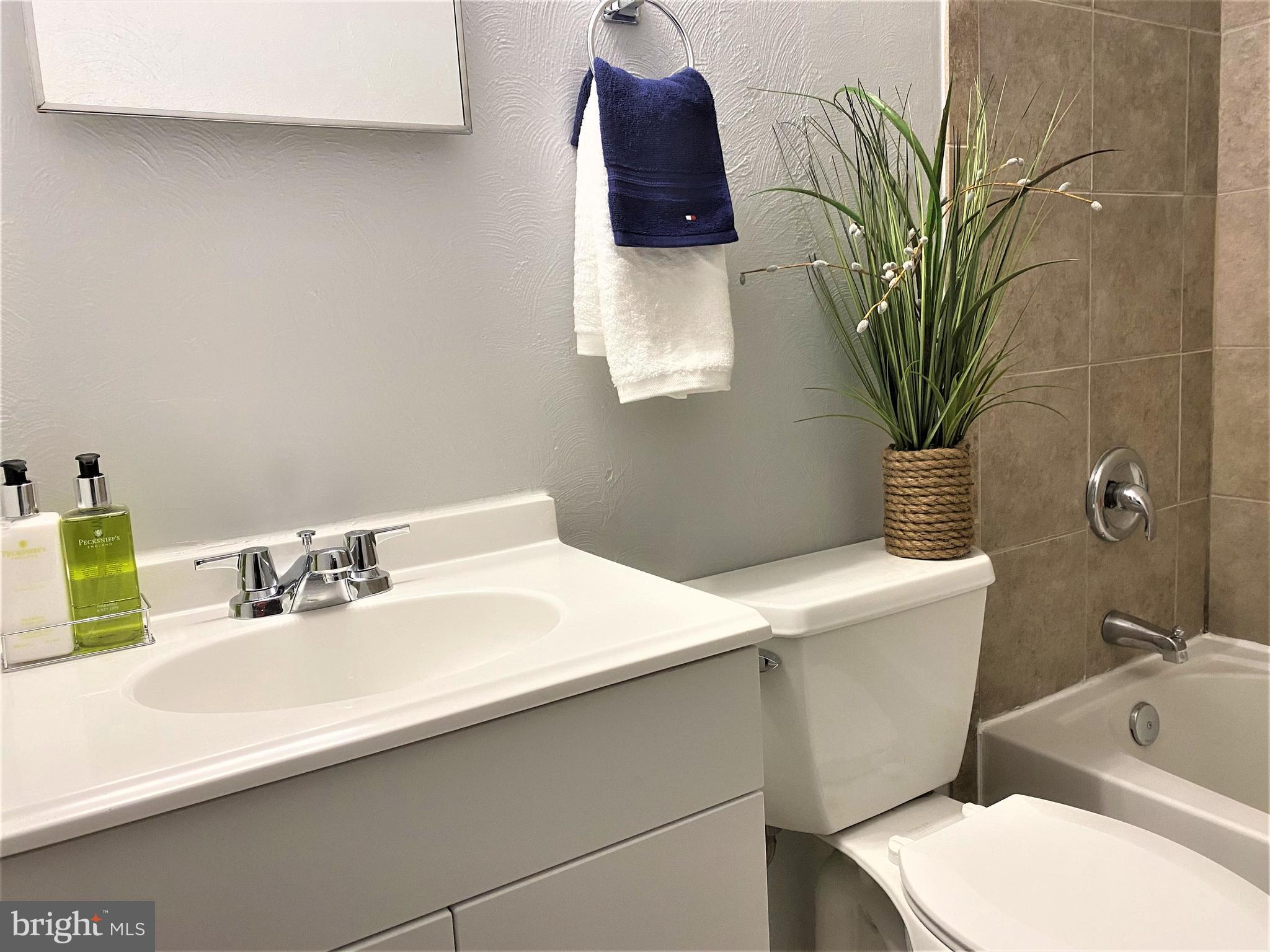 VILLAGE GATE - Residential