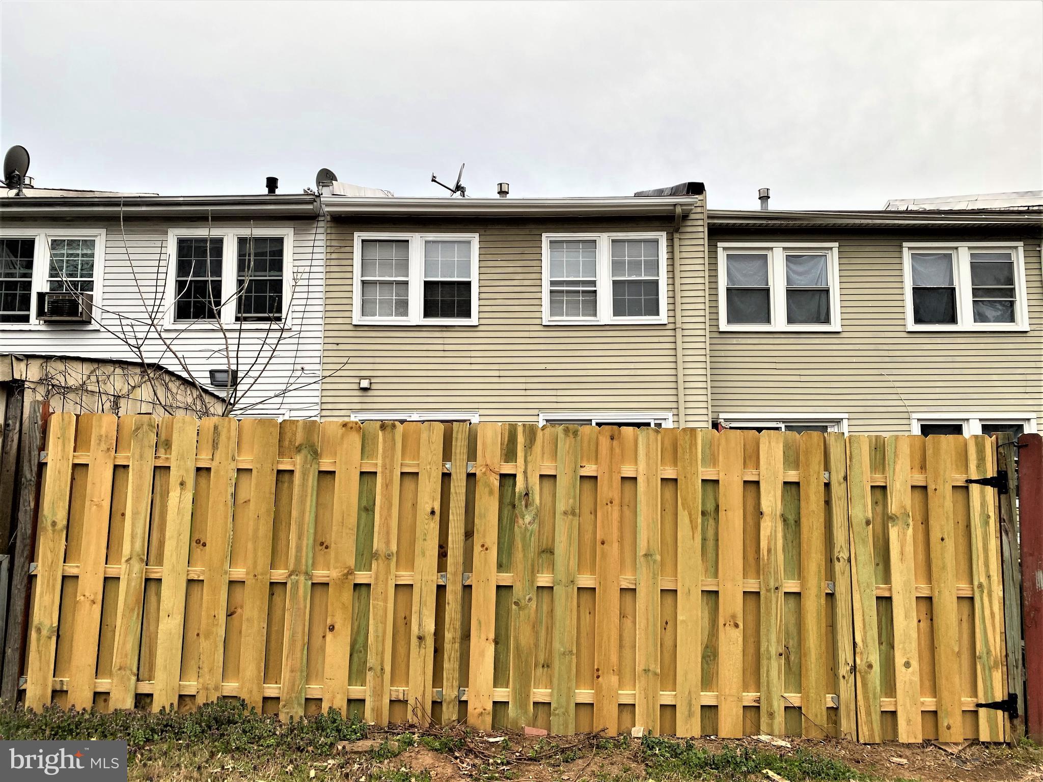 VILLAGE GATE - Residential