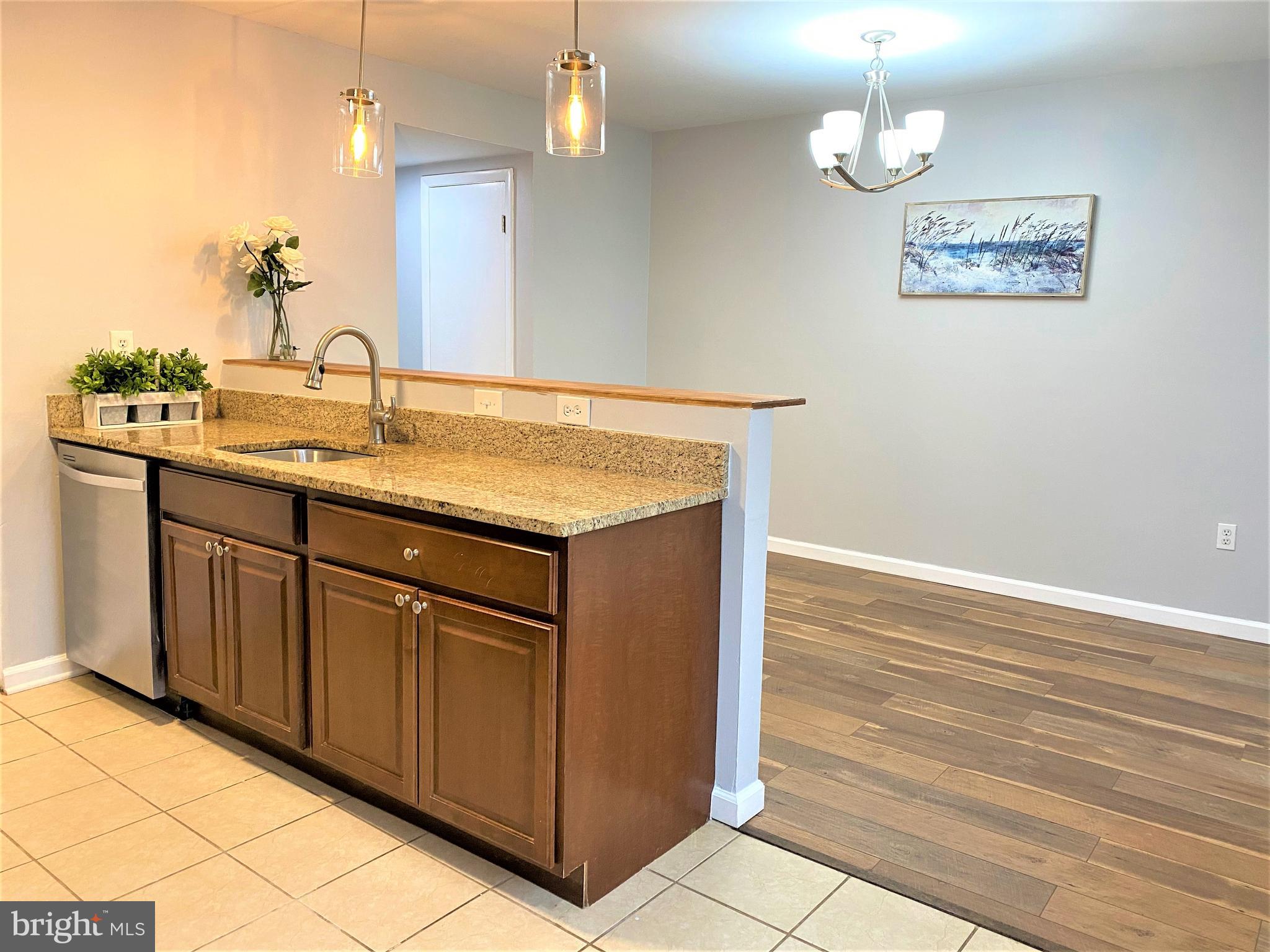 VILLAGE GATE - Residential