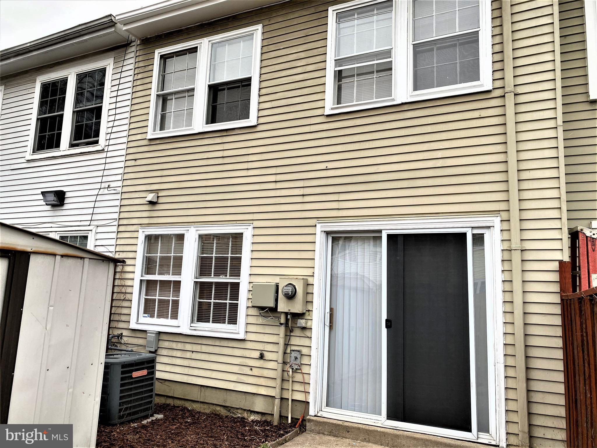 VILLAGE GATE - Residential