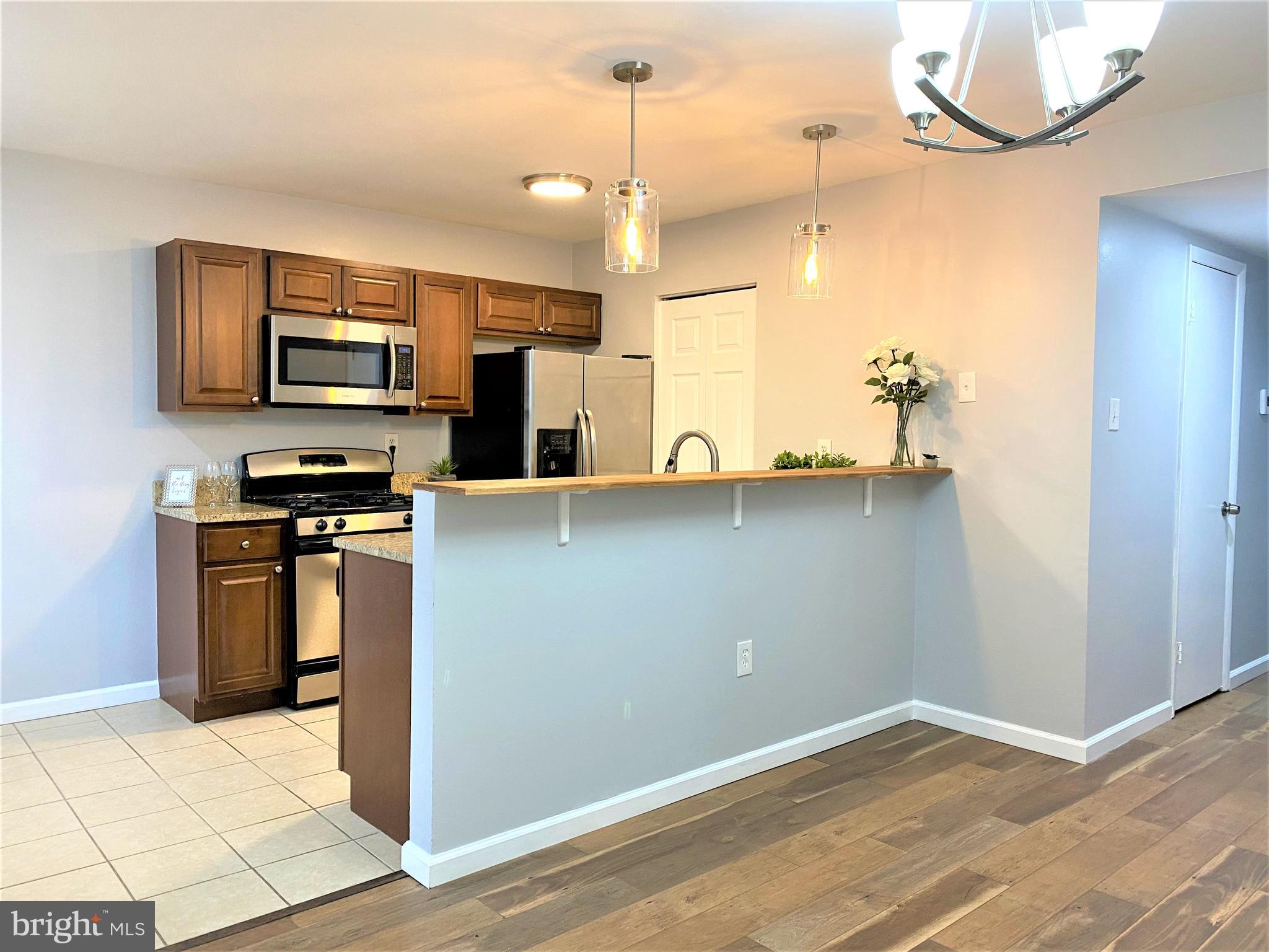 VILLAGE GATE - Residential