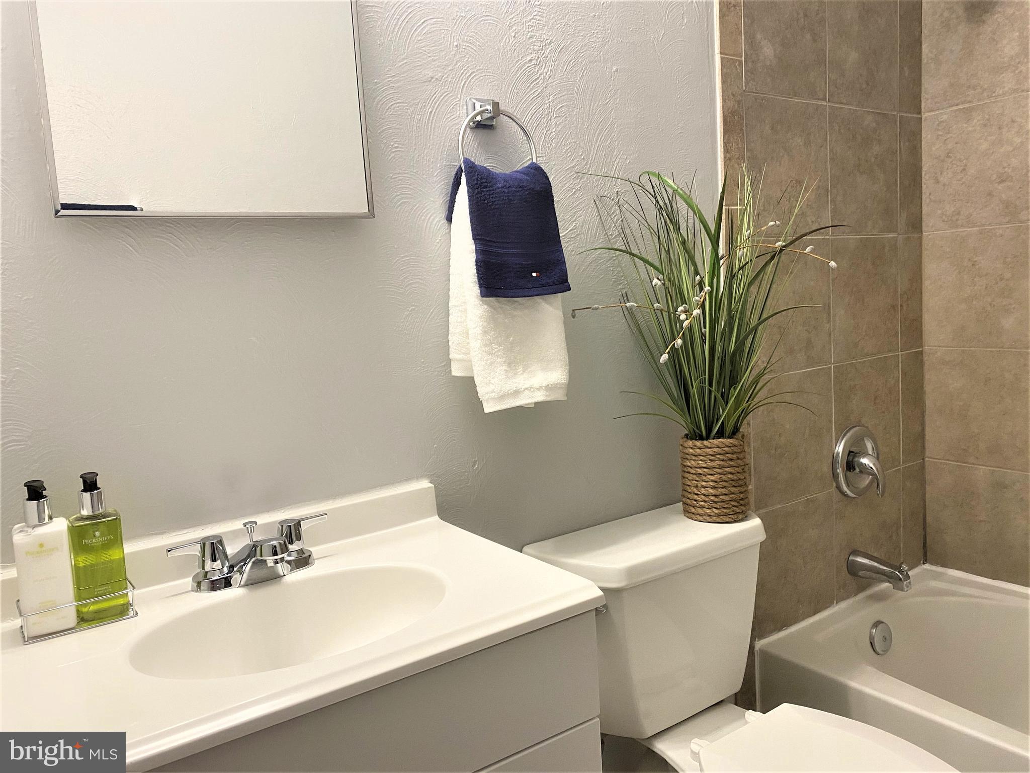 VILLAGE GATE - Residential