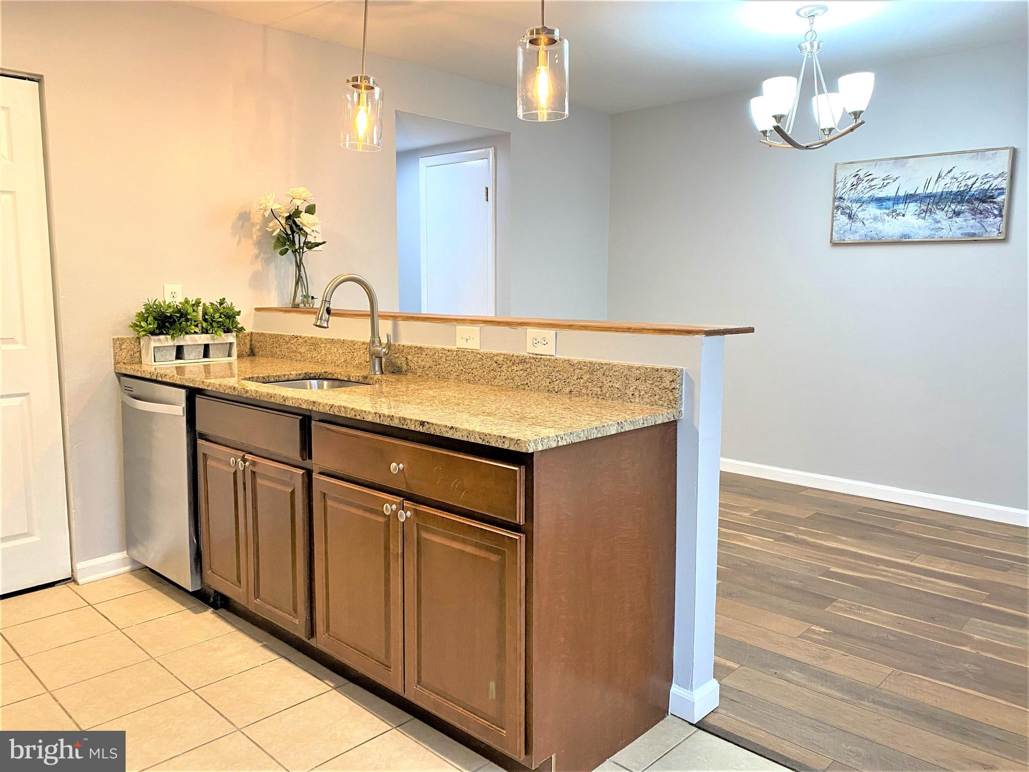 VILLAGE GATE - Residential