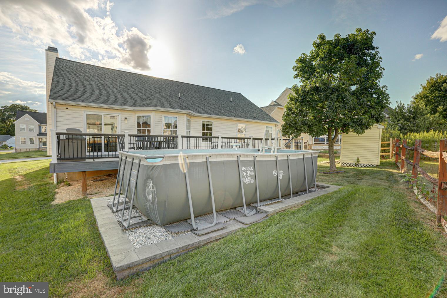 124 W FLAGSTONE DRIVE