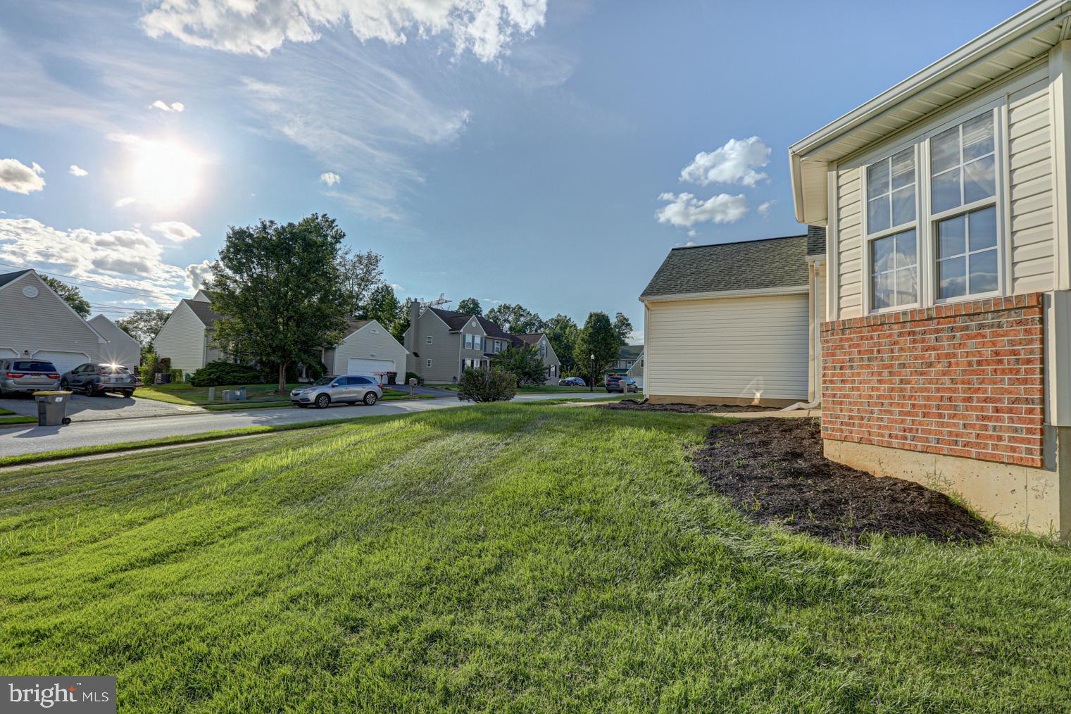 124 W FLAGSTONE DRIVE