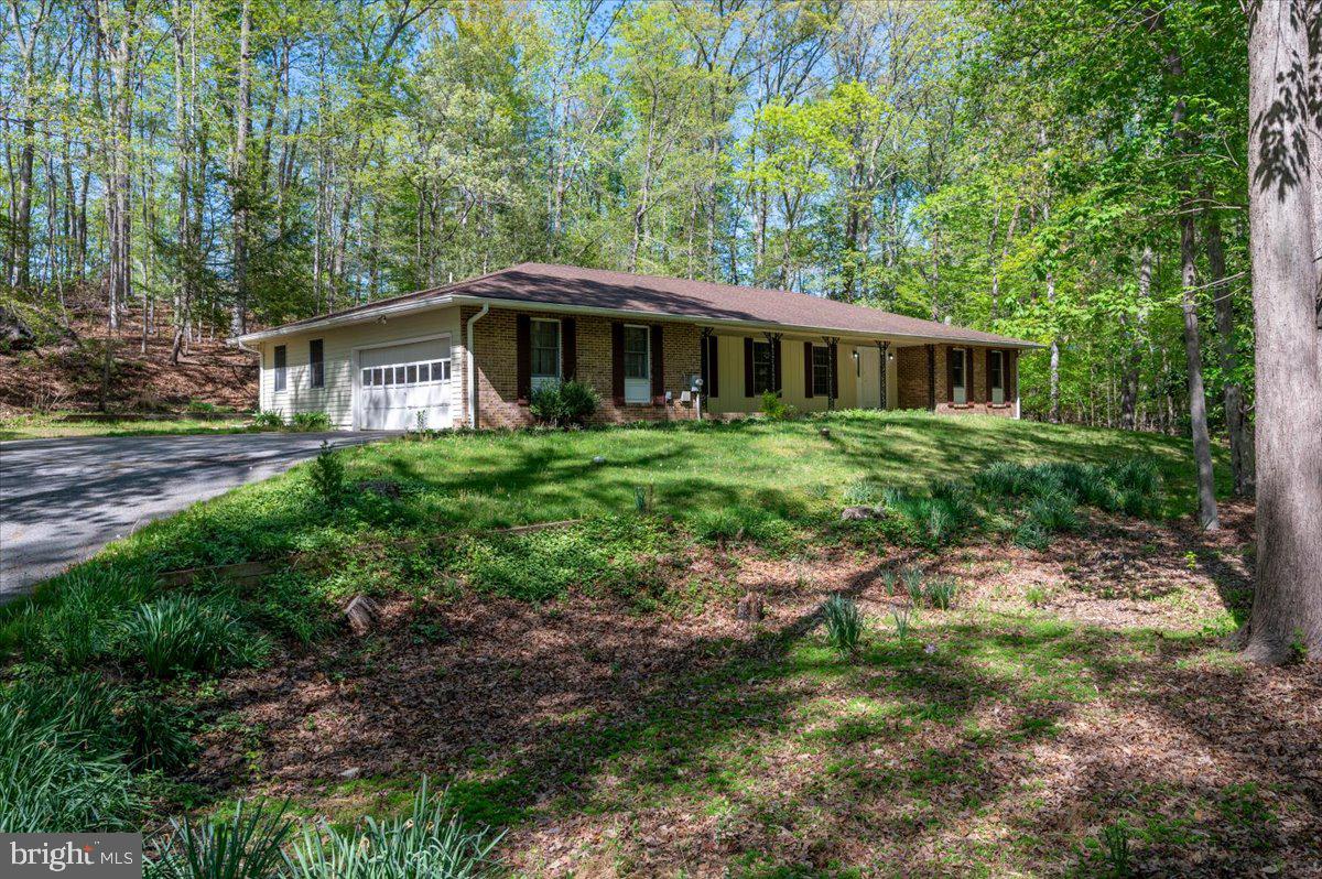 690 DISCOVERY ROAD