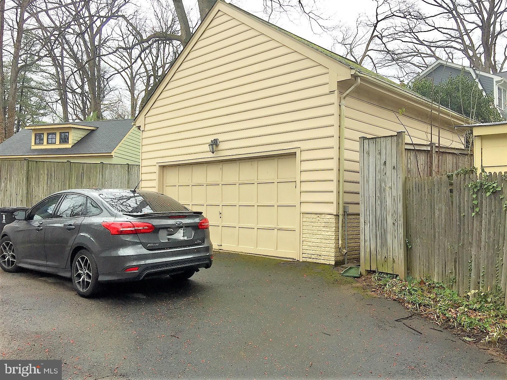 LYON PARK - Residential Lease