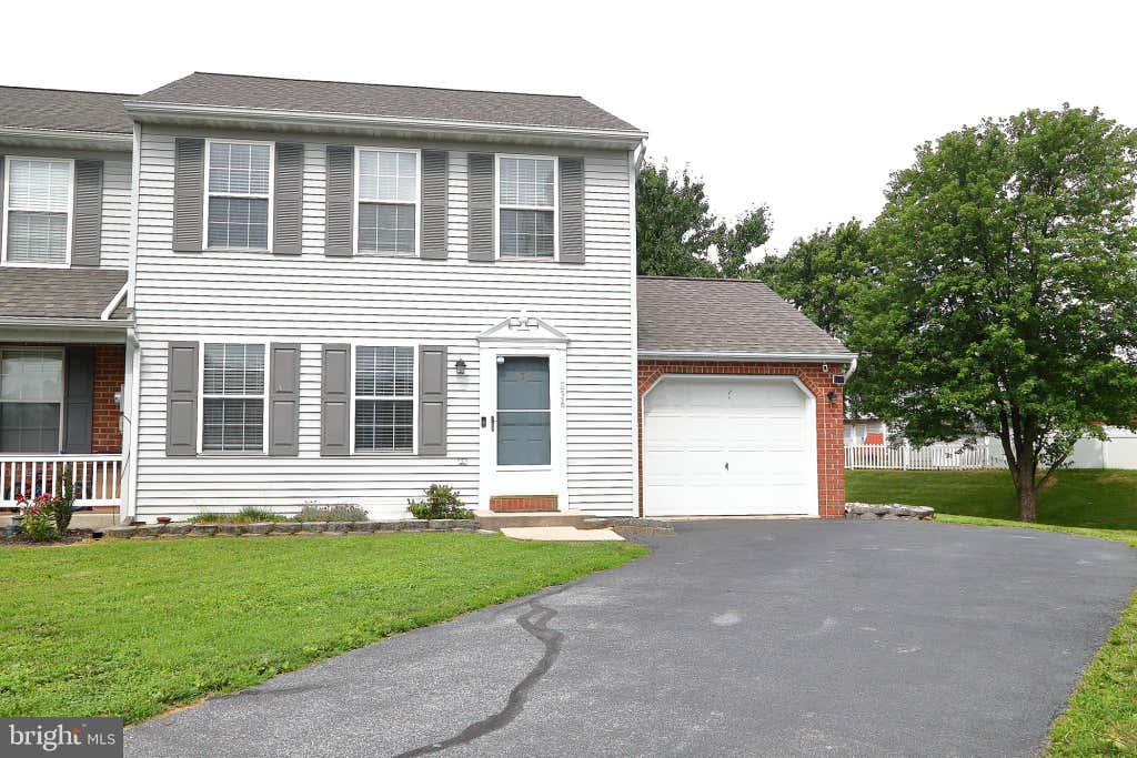 Photo of 236 Chelmsford Drive, MARIETTA, PA 17547 (MLS # PALA2091118)