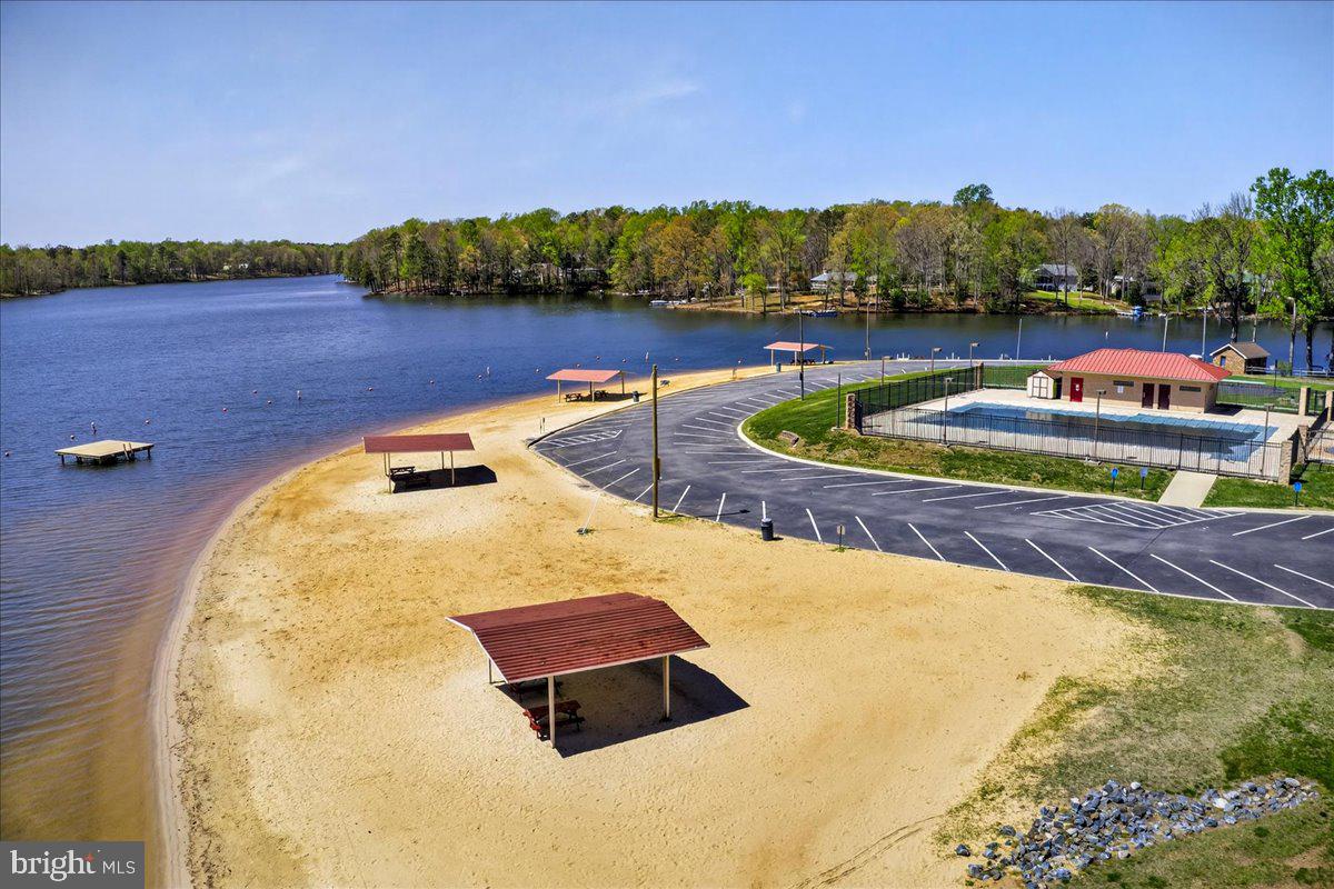 LAKE CAROLINE - Residential