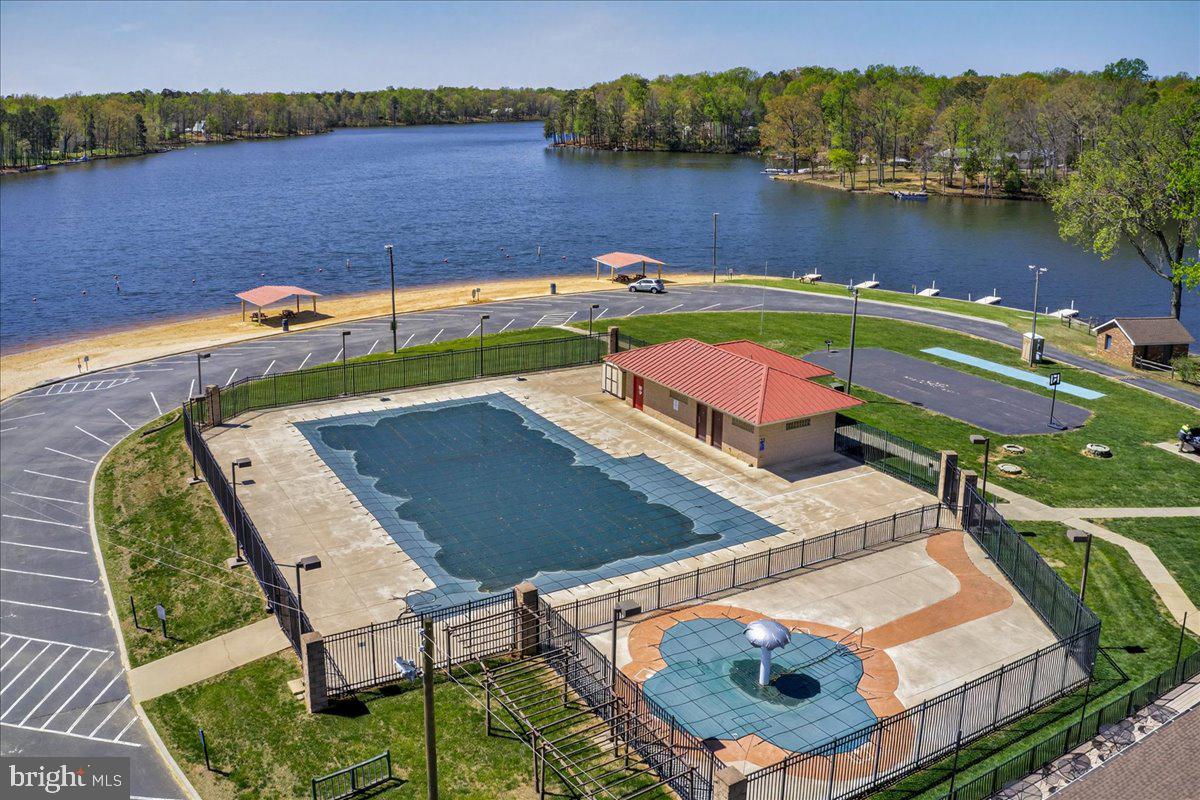 LAKE CAROLINE - Residential