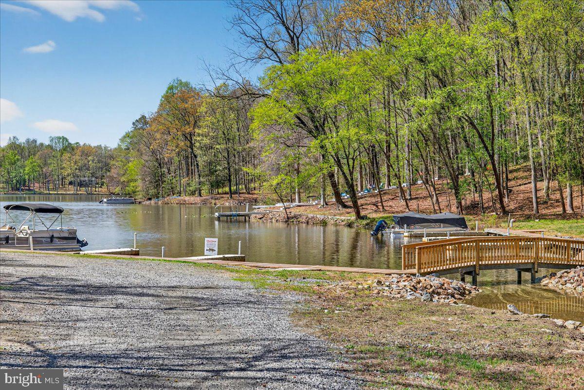 LAKE CAROLINE - Residential