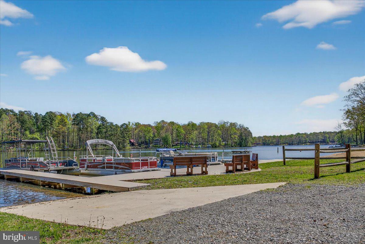 LAKE CAROLINE - Residential