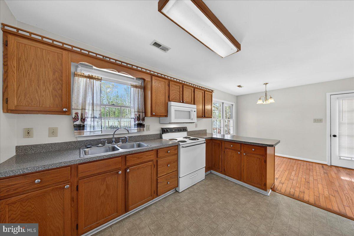 LAKE CAROLINE - Residential