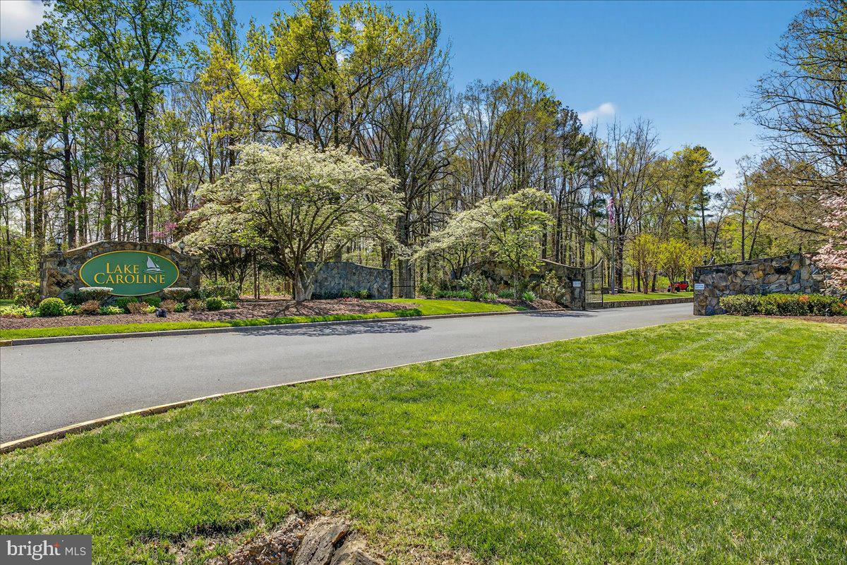 LAKE CAROLINE - Residential