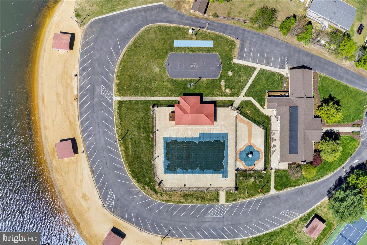 LAKE CAROLINE - Residential