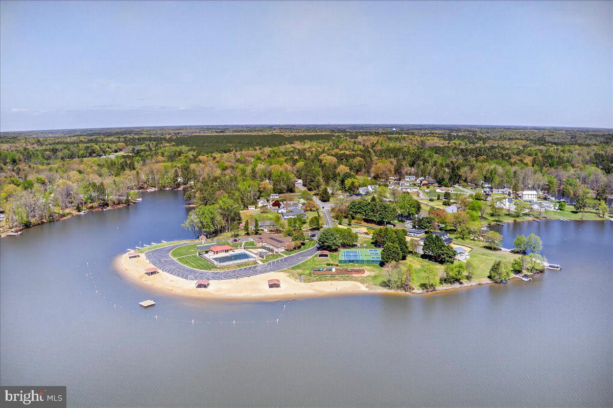 LAKE CAROLINE - Residential