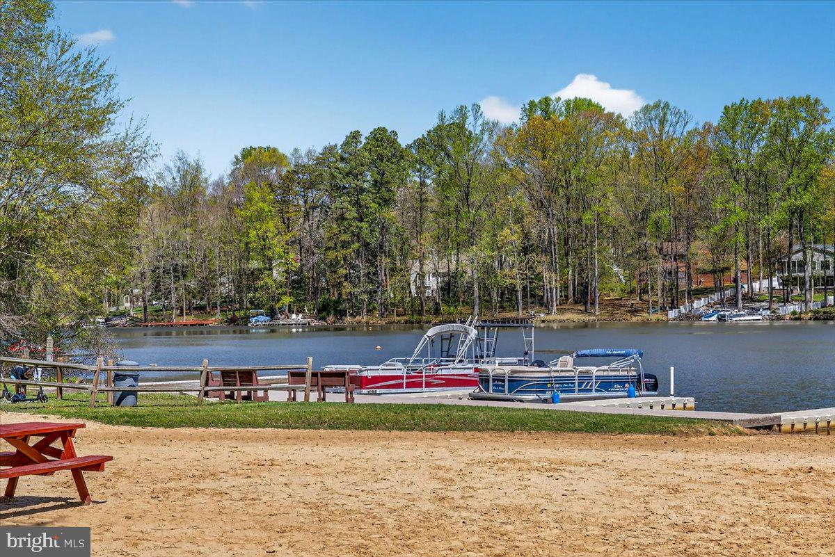 LAKE CAROLINE - Residential