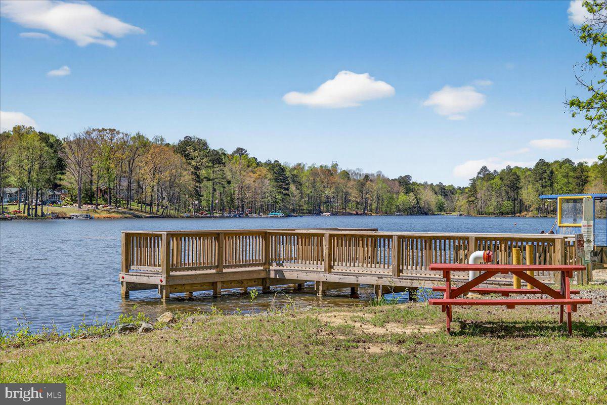 LAKE CAROLINE - Residential