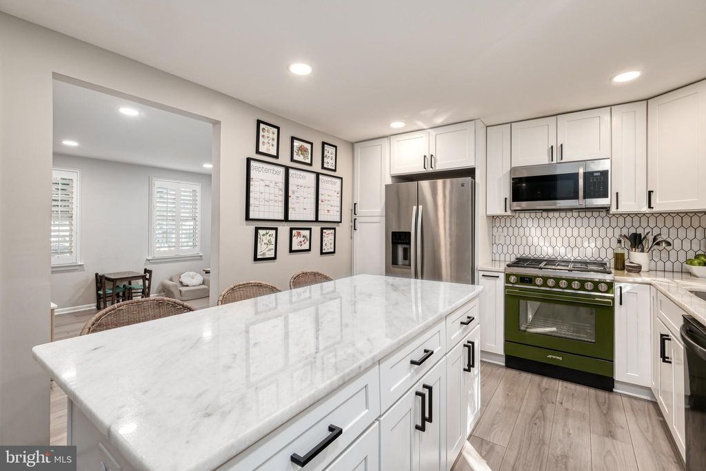 Photo of 5055 Kenerson Drive, FAIRFAX, VA 22032 (MLS # VAFX2278122)