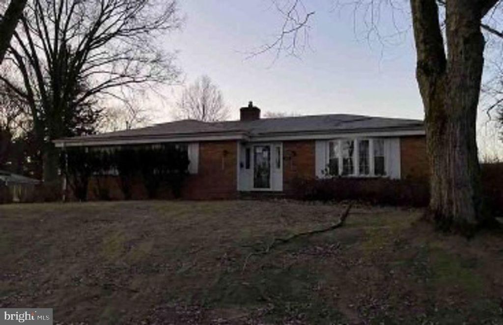 Photo of 337 Canterbury Drive, PITTSBURGH, PA 15238 (MLS # PAAY2000412)