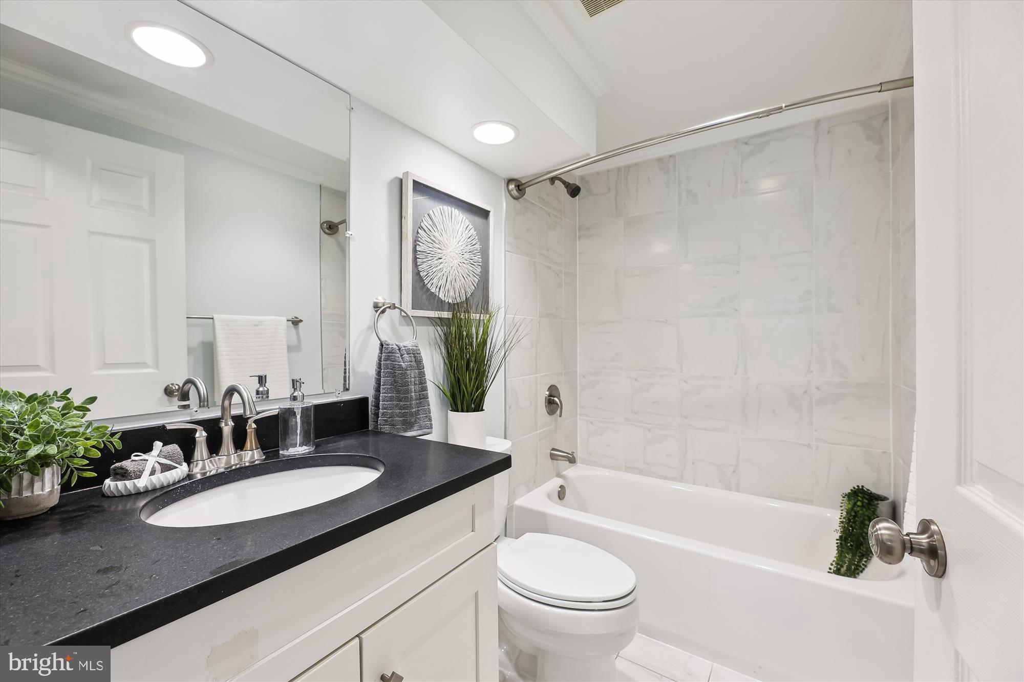 SUNNYSIDE - Residential