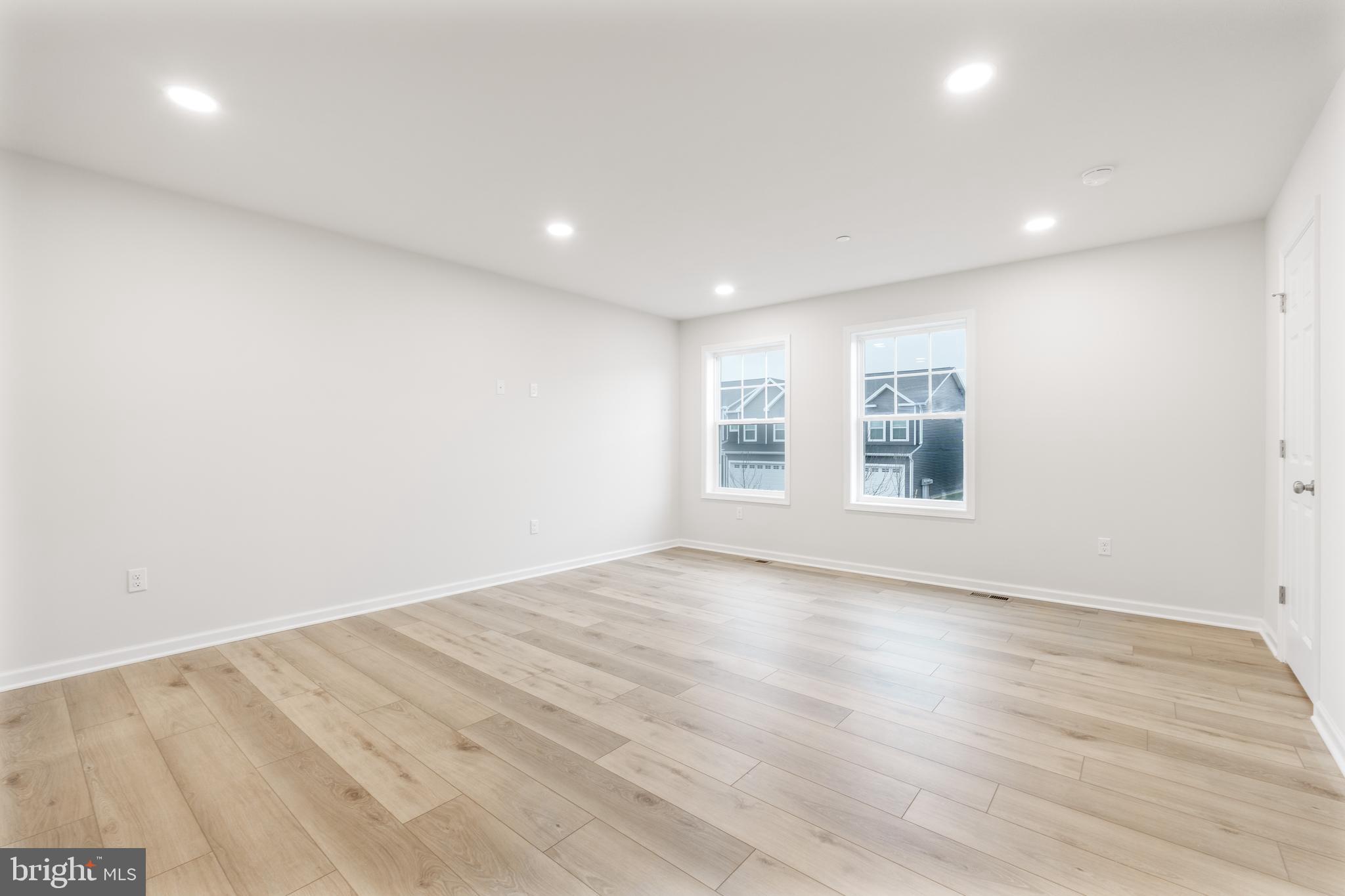 GRAYS POINTE - Residential