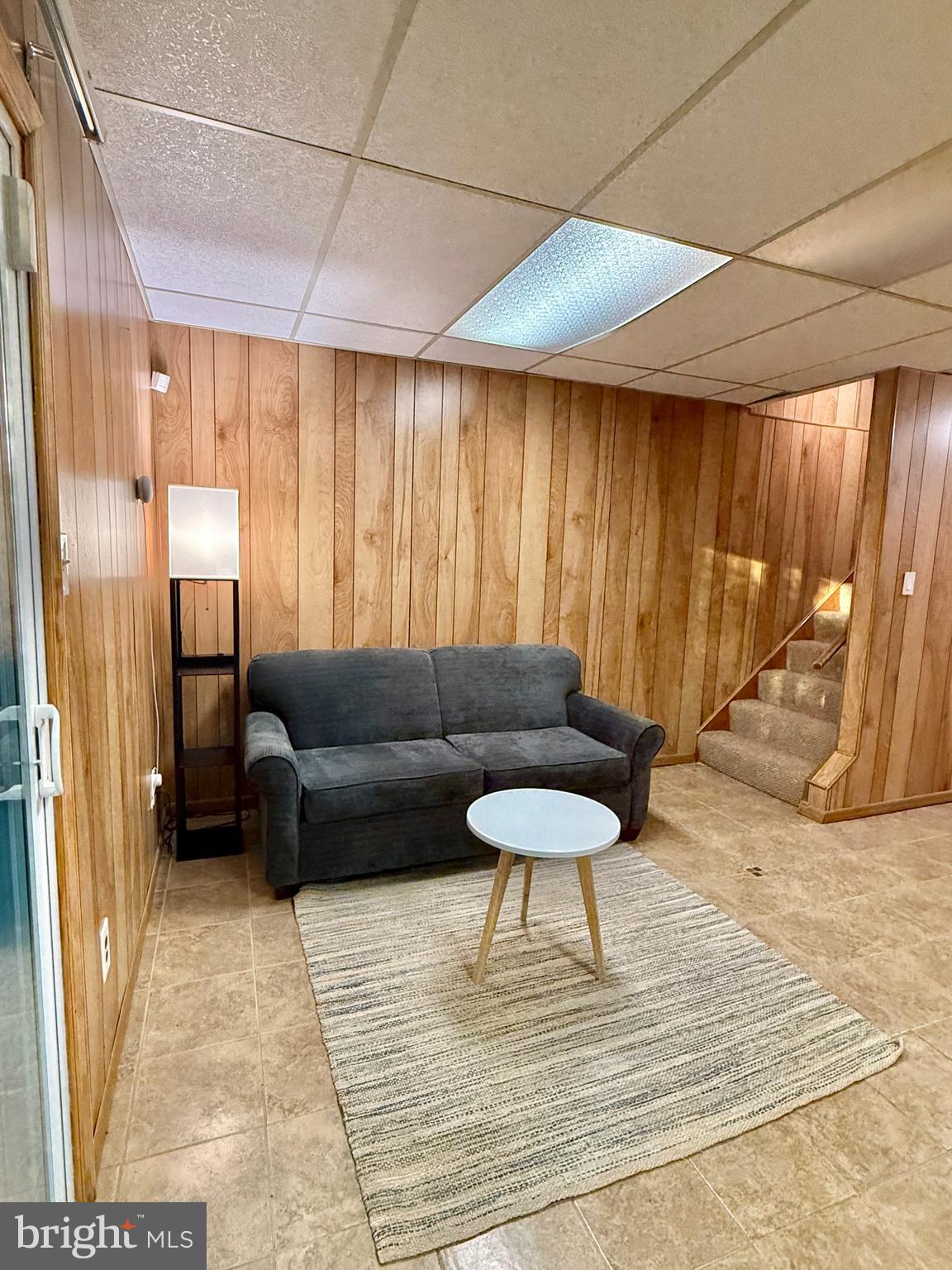 WOODLAWN MEWS - Residential Lease