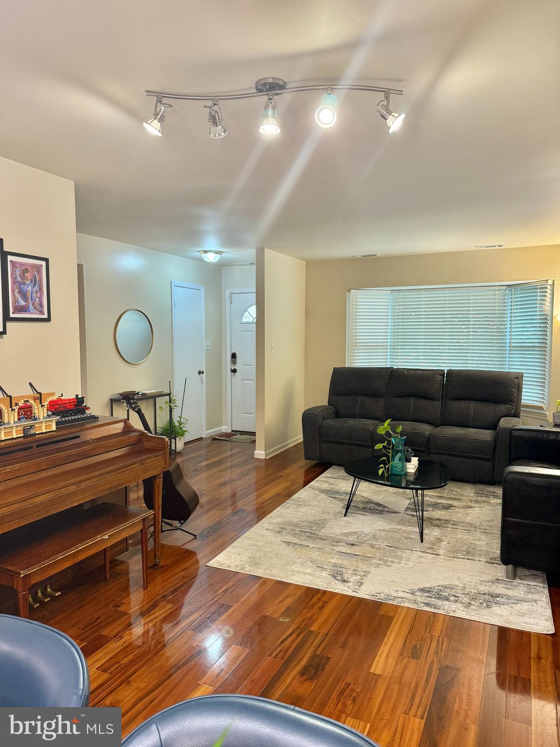 WOODLAWN MEWS - Residential Lease