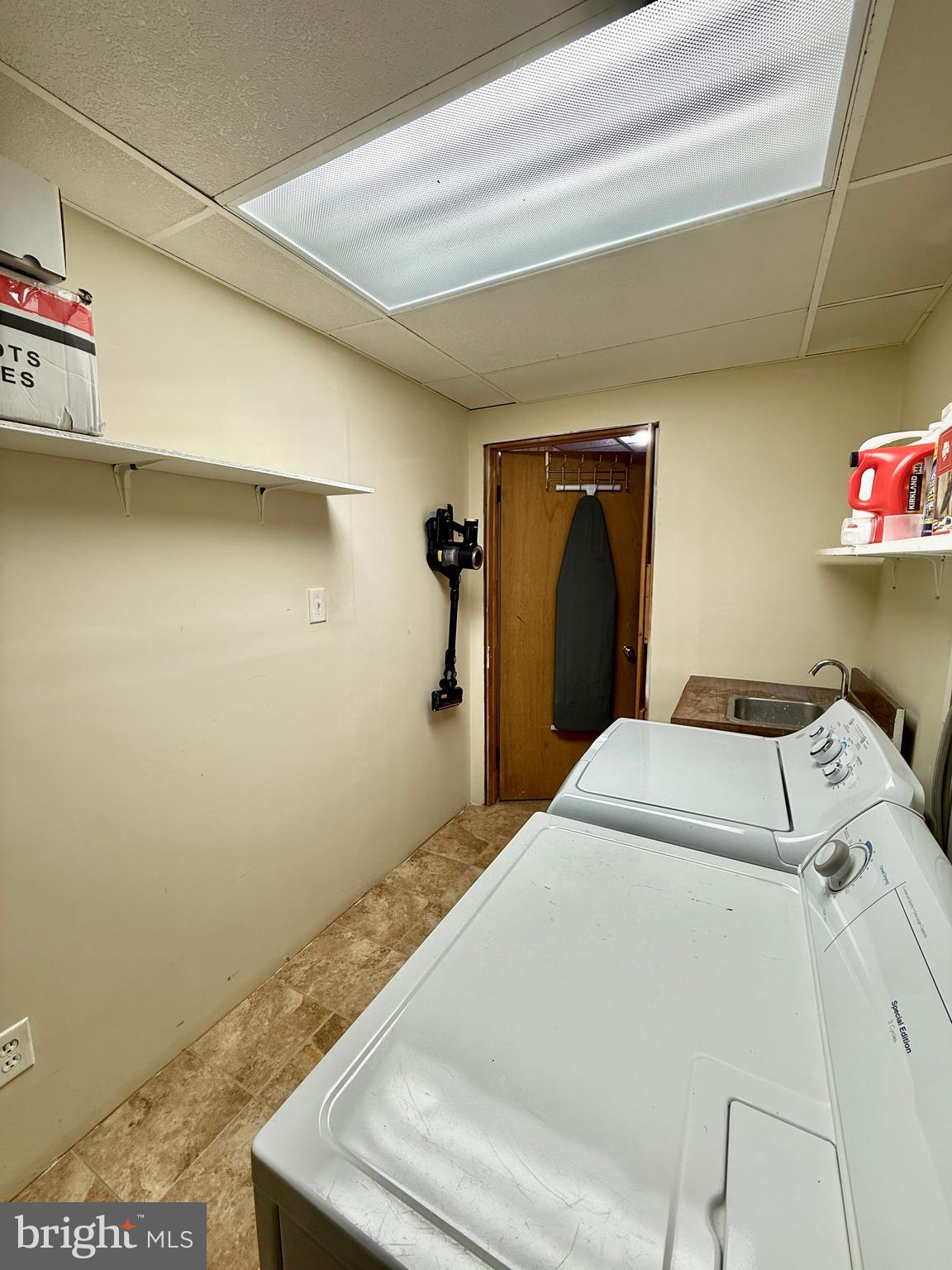 WOODLAWN MEWS - Residential Lease