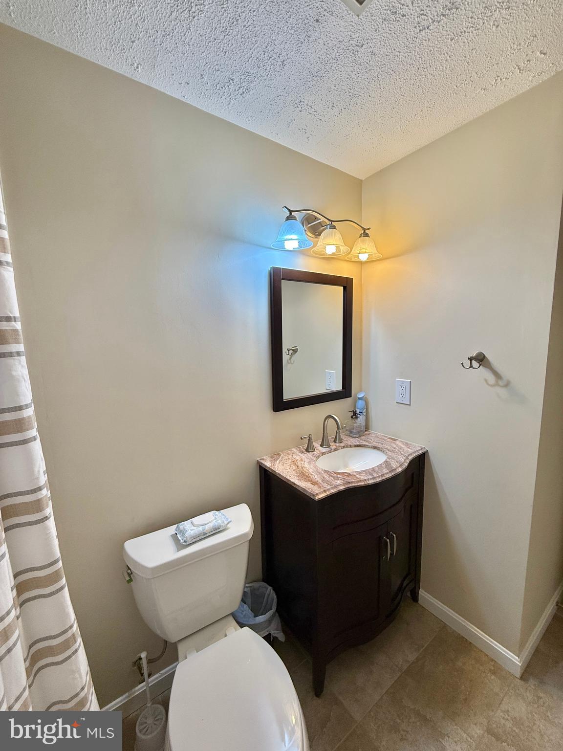 WOODLAWN MEWS - Residential Lease