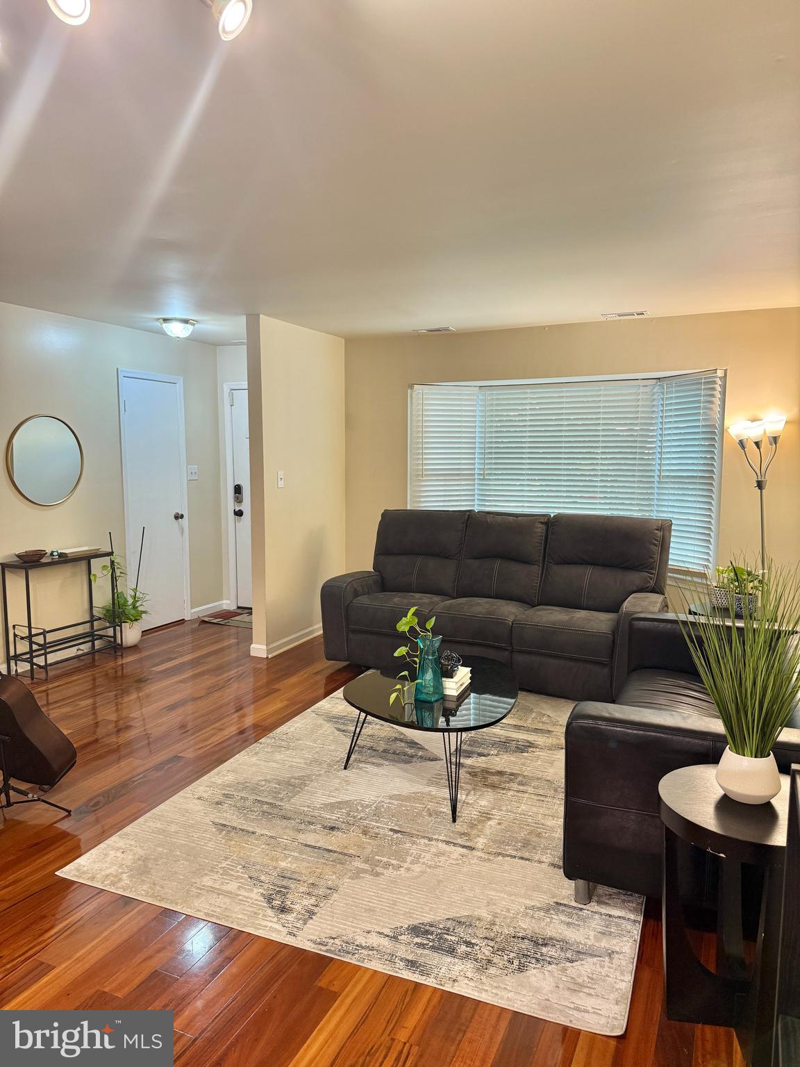 WOODLAWN MEWS - Residential Lease