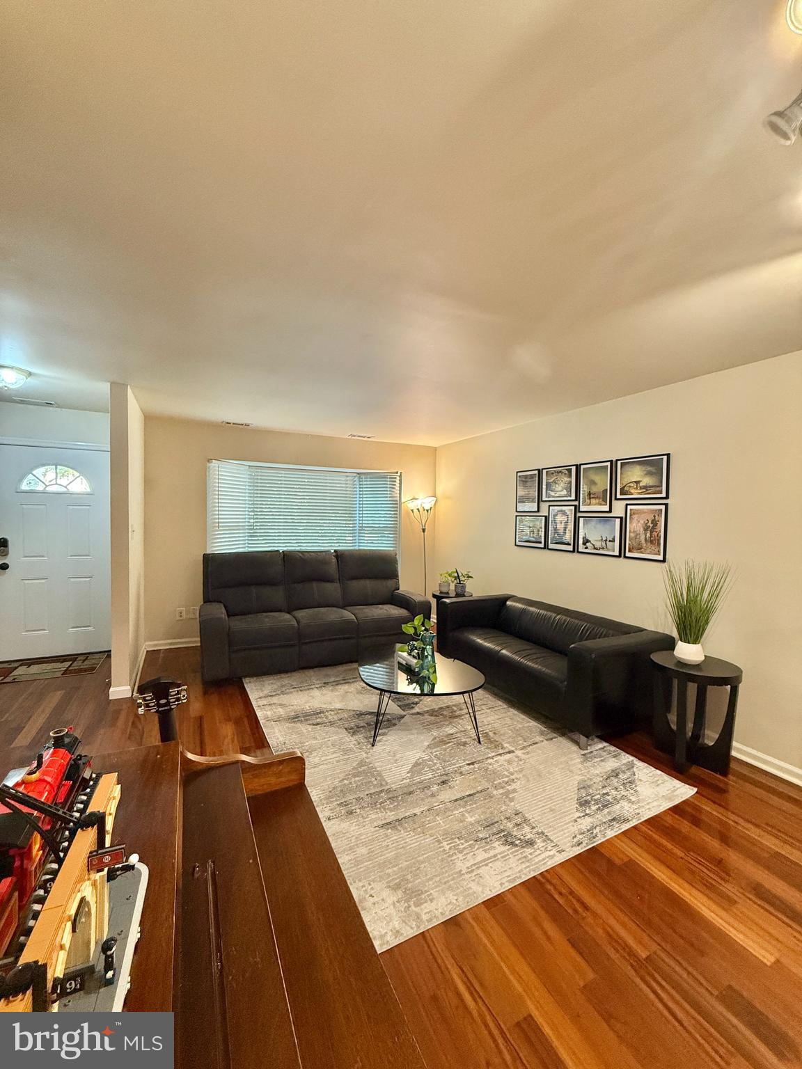 WOODLAWN MEWS - Residential Lease