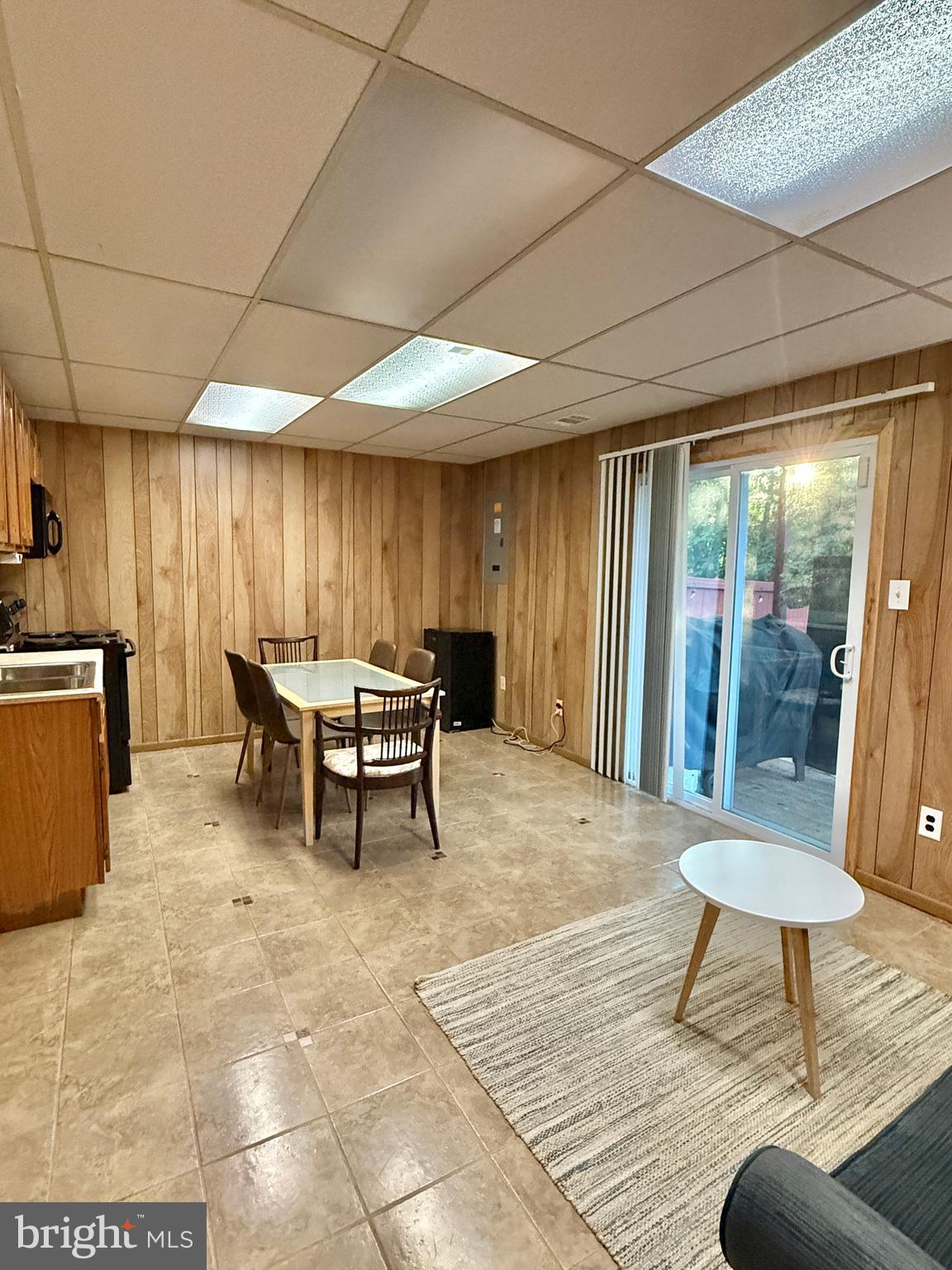 WOODLAWN MEWS - Residential Lease