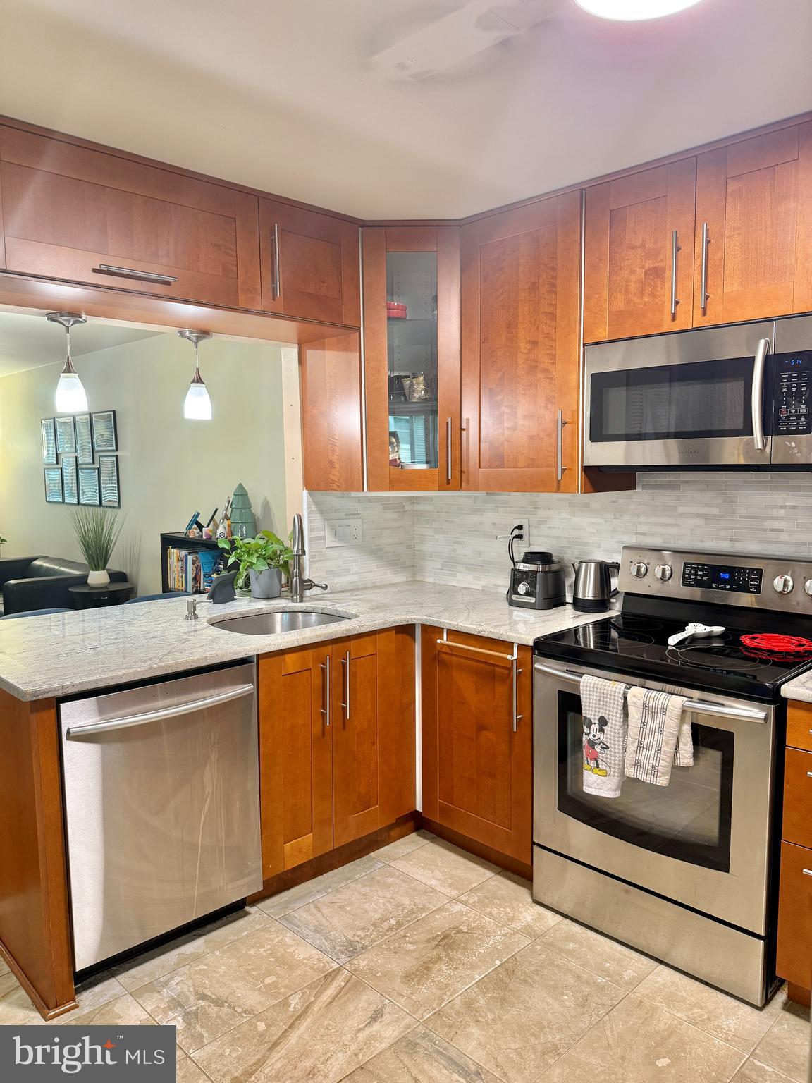 WOODLAWN MEWS - Residential Lease