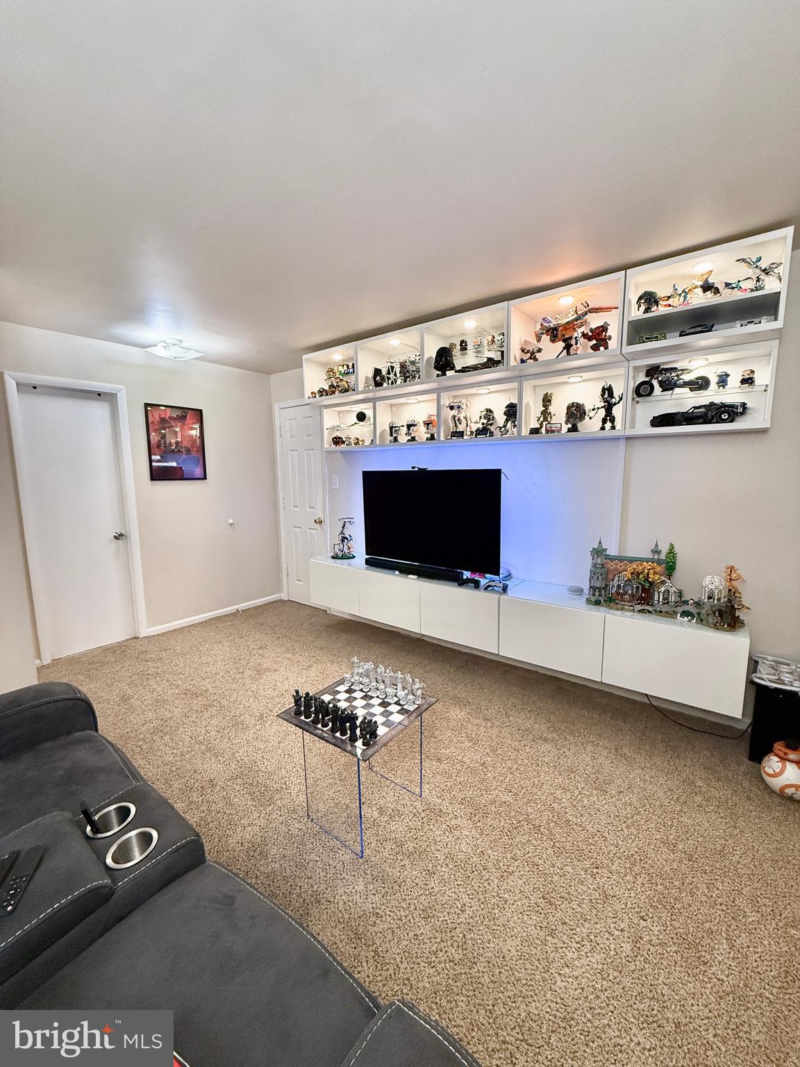 WOODLAWN MEWS - Residential Lease