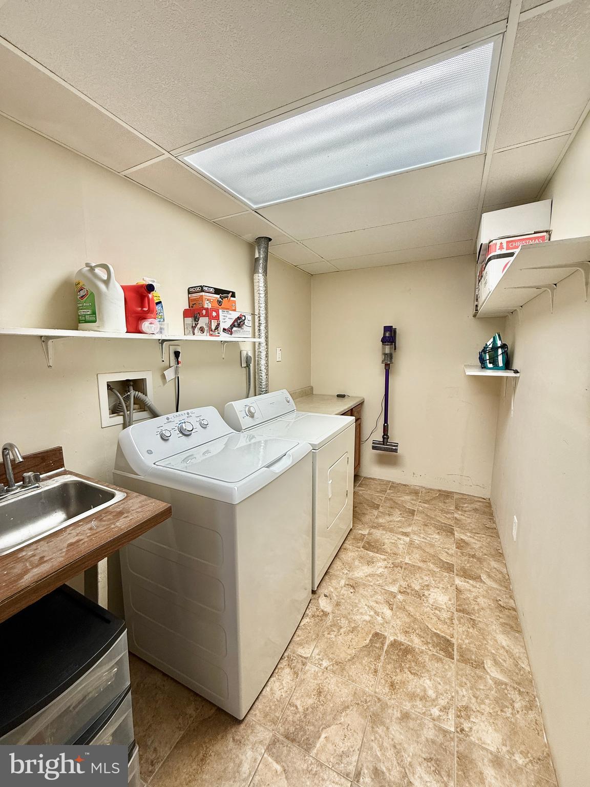 WOODLAWN MEWS - Residential Lease