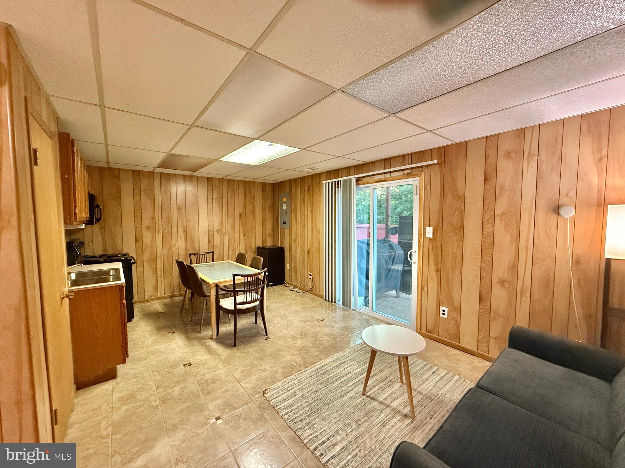 WOODLAWN MEWS - Residential Lease