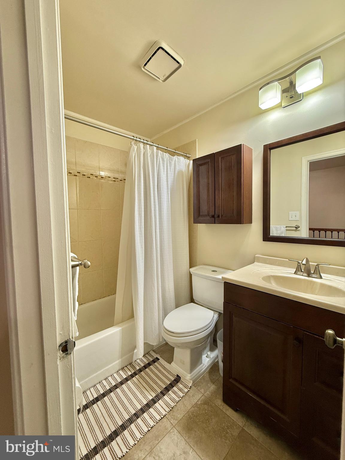 WOODLAWN MEWS - Residential Lease